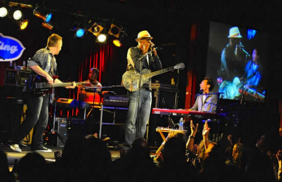 Kevin So playing keyboards in Keb Mo Band at B.B. Kings, NYC